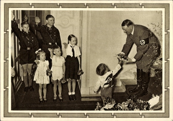 Ganzsachen Ak Kinder begrüßen Adolf Hitler, Blumenstrauß, Propaganda, Hitlerjugend, BDM