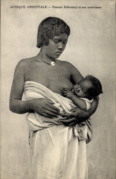 Postcard Femme Zafimanry, Une nourrice, mother with infant