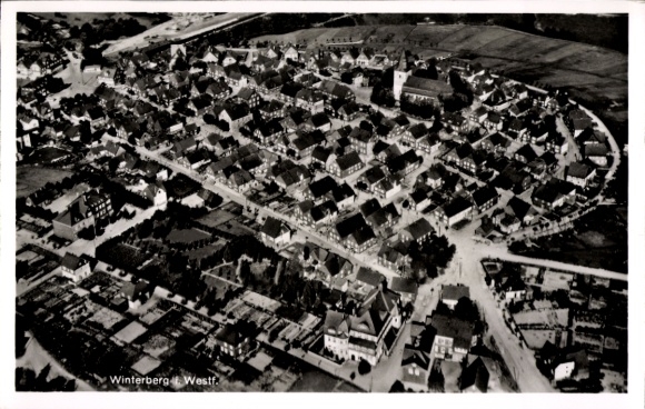 Postcard Winterberg in Sauerland, aerial view of many houses, church, landscape background
