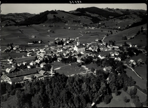 Ak Oberstaufen in Allgäu, luchtfoto, kerk