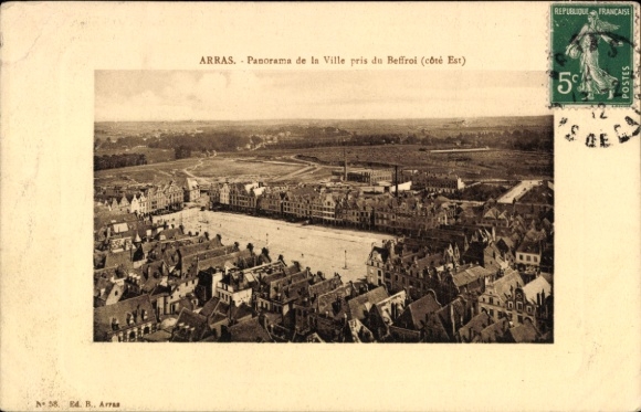 Ak Arras Pas de Calais, Panorama von  Beffroi, Stadtansicht, französische Republik
