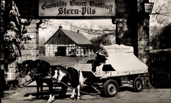 Postcard Essen in the Ruhr area, farmer Barkhoff at Margaretenhöhe, Stern Pils, horse-drawn carriage