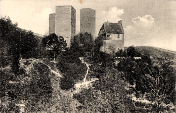 Ak Treffurt an der Werra, Burg Normannstein, im Hintergrund Haus, Bäume, hügelige Landschaft