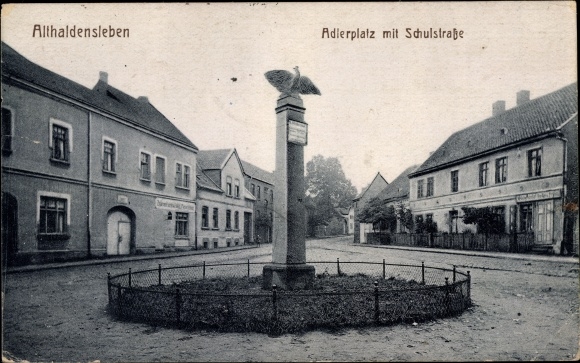 Postcard Althaldensleben Haldensleben in Saxony Anhalt, Adlerplatz, Schulstrasse, monument