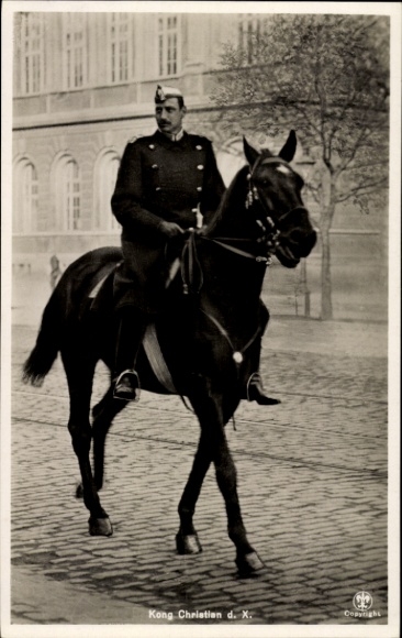 Postcard King Christian X of Denmark, portrait, horse