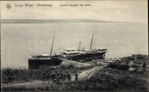 Postcard Shinkakasa DR Kongo Zaire, Belgian Congo, Steamer loading pebbles