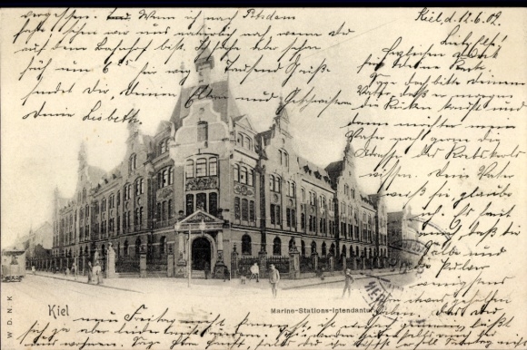 Ak Kiel, Marine-Stations-Intendantur,  Architektur, Menschen auf der Straße