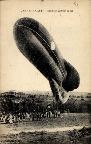 Postcard Camp de Mailly, Saucisse quittant le sol, soldiers