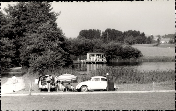 Photo Postcard Eglofs Argenbühl im Allgäu, holidaymakers, car, parasol, water party