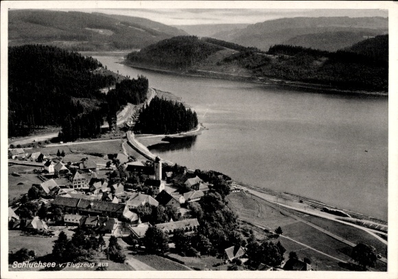 Ak Schluchsee im Schwarzwald, Luftaufnahme  malerische Landschaft, Wasser, Bäume, Gebäude