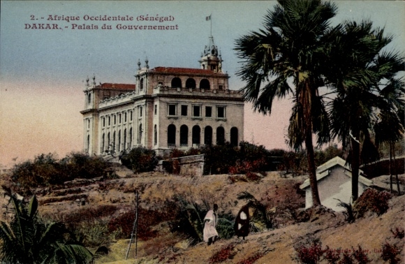 Postcard Dakar Senegal, Palais du Gouvernement, Africa, plants, people