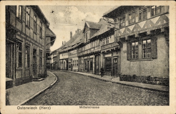 Postcard Osterwieck am Harz, street with historic buildings, cobbled street, place names