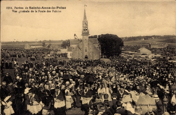 CPA Plonévez Porzay Finistère, Chapelle Sainte Anne la Palud, Vue generale de la Foule des Fideles