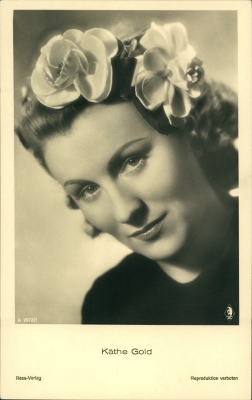 Ak actrice Käthe Gold, portret met bloemen in haar haar