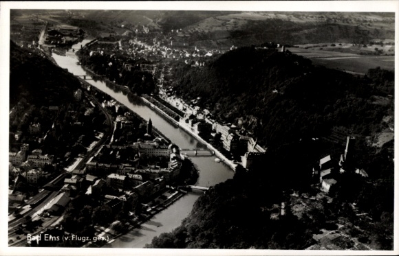 Ak Bad Ems an der Lahn, Luftaufnahme von  Rhein, Hügel, Stadtansicht,  Architektur