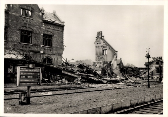 foto Tongeren Tongeren Vlaanderen Limburg, treinstation, oorlogsschade, mei 1940, Tweede Wereldoorlog
