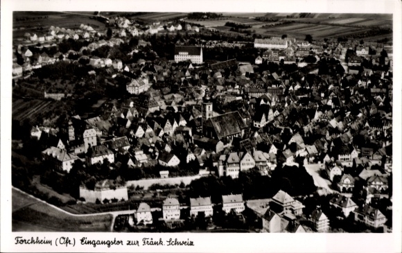 Ak Forchheim in Oberfranken Bayern, Luftaufnahme von Forchheim, Eingang zur Frank. Schweiz