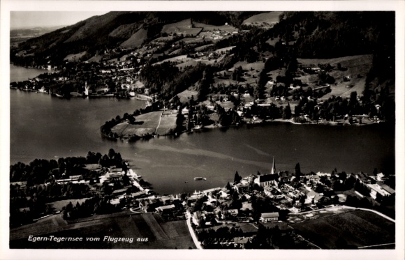 Ak Egern am Tegernsee Oberbayern, Luftaufnahme Egern- Berglandschaft, See, Häuser