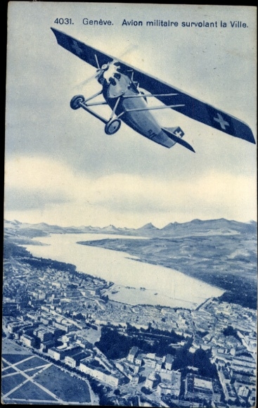 Postcard Genève Geneva city, Avion Militaire survoiant la Ville