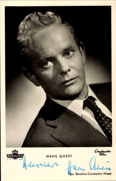 Postcard actor Hans Quest, portrait, autograph, film The Holy Lie, Berolina