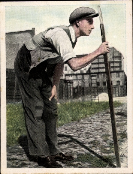 Collective picture The state of work and peace, journeyman&#39;s examination apprentice when sighting, surveying