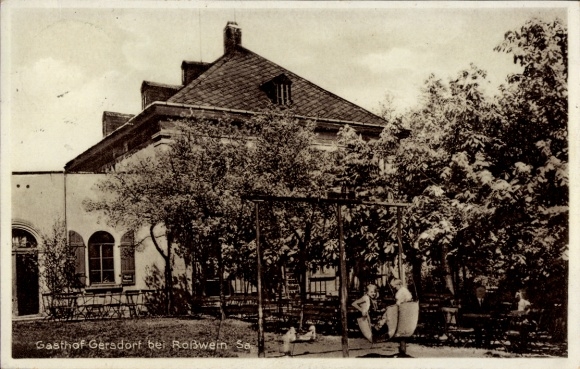 Ak Roßwein in Sachsen, Gasthof Gersdorf, Spielplatz, Bäume, historische Architektur, Kinder