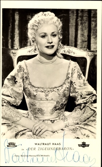Postcard Actress Waltraut Haas, Portrait, Autograph, The Gypsy Baron