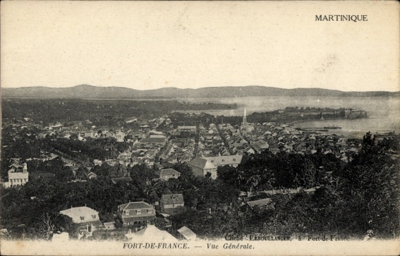 Ak Fort de France Martinique, Blick auf  Häuser, Landschaft