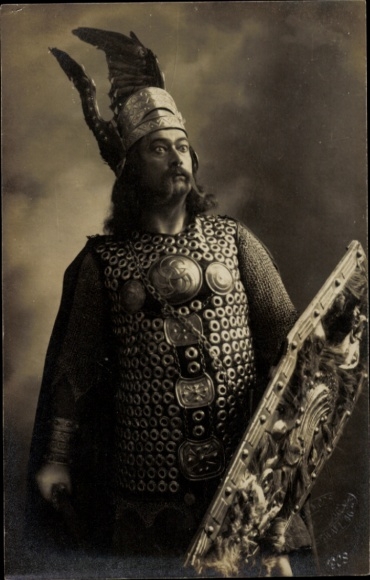 Foto Ak Schauspieler Alex Otto, Portrait in Rüstung, Schauspielhaus Hamburg