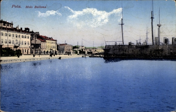 KP Pola Pula Chorwacja, Molo Bellona, port, okręt wojenny