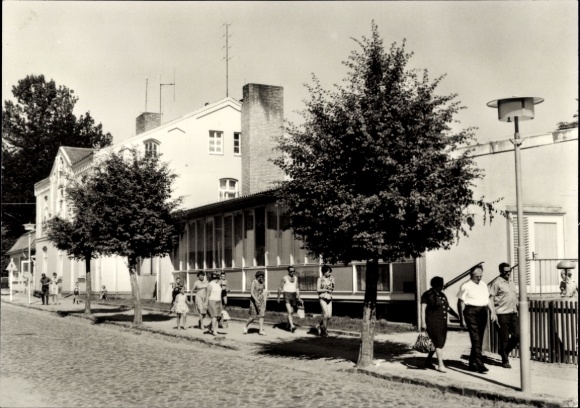 Postcard Feldberg in Mecklenburg, FDGB recreation home friendship, passers-by