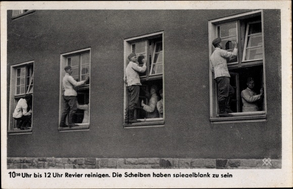 Ak Deutsche Wehrmacht, Revier reinigen, Soldaten putzen Fensterscheiben