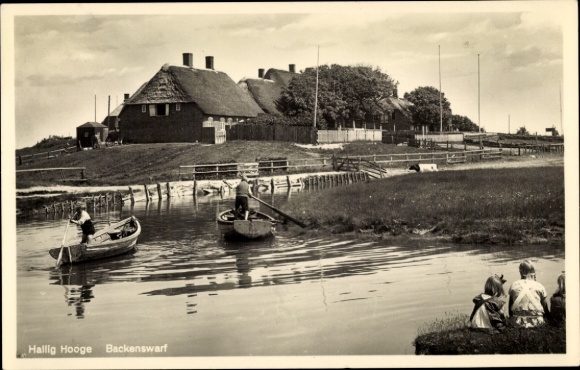 Postcard Hallig Hooge in North Friesland, partial view, Backenswarft, boats, children