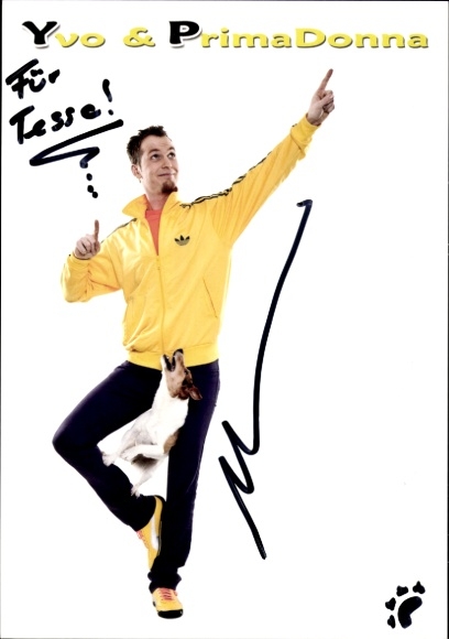 Postcard Acrobat Yvo Antoni and dog Prima Donna, portrait, autograph