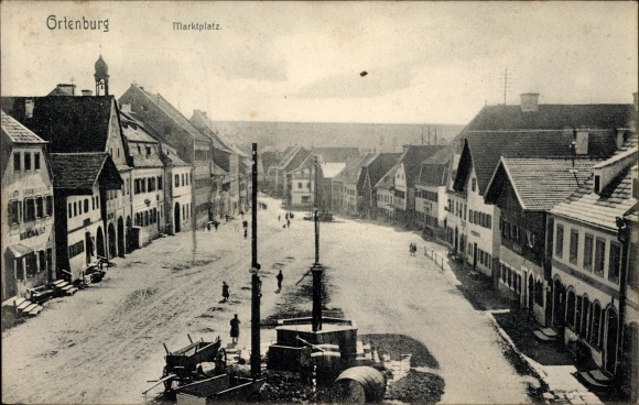 Postcard Ortenburg Niederbayern, view of the market square, fountain, bell tower, houses
