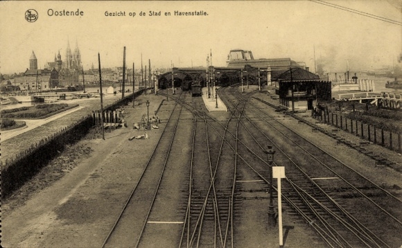 Postcard Oostende Ostend West Flanders, view of the train station