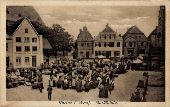 KP Rheine w Westfalii, rynek, tłum, budynek