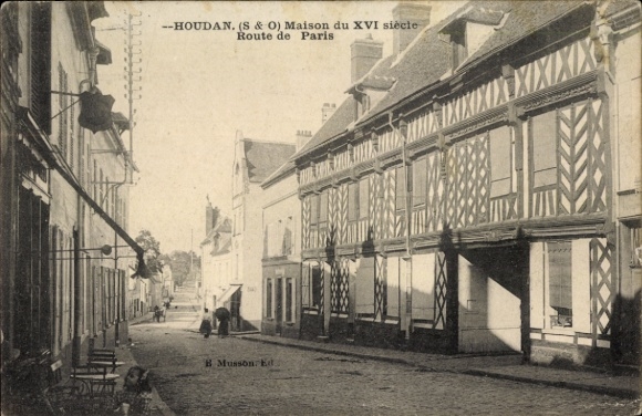 Ak Houdan Yvelines, --HOUDAN, Maison du XVI siècle, Route de Paris, B Musson, Ed
