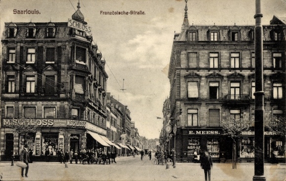 Postcard Saarlouis in Saarland, Französische Straße, shop E. Meess, shop M. Schloss
