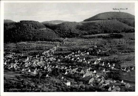 Ak Gönningen Reutlingen in Württemberg, Luftaufnahme von  viele Häuser, Landschaft