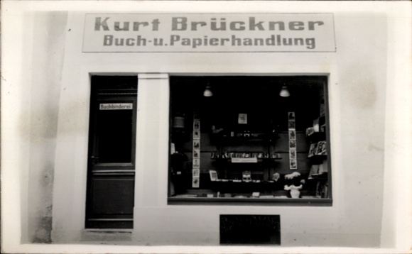 Foto Ak Elstra in der Oberlausitz Sachsen, Buchhandlung Kurt Brückner, Schaufenster, Pfarrgasse 62