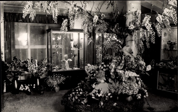 PC Sebnitz Saxony, flower show, sale of the VEB artificial flower