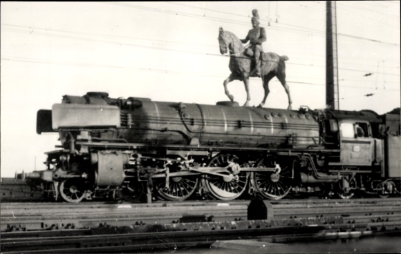 Foto Ak Fotograf Carl Bellingrodt, Deutsche Eisenbahn, Lokomotive, Denkmal