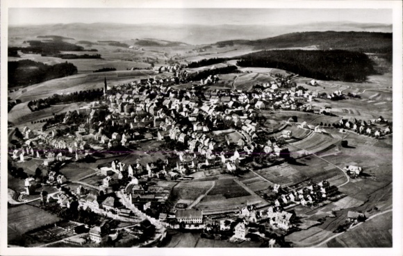 Ak Oberkirnach St. Georgen im Schwarzwald, Luftaufnahme von St. Georgen, Schwarzwald, viele Häuse