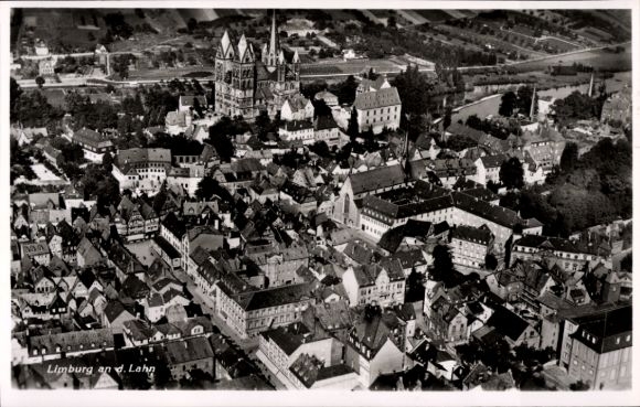 Ak Limburg an der Lahn in Hessen, Blick auf den Ort, Fliegeraufnahme