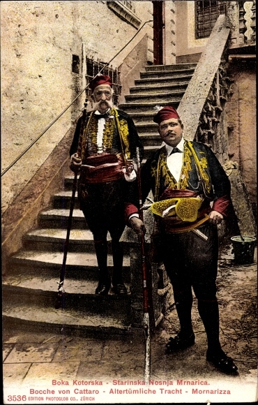 Postcard Montenegro Boka Kotorska, Bocche di Cattaro, Bay of Kotor, Mornarizza, men in traditional costume