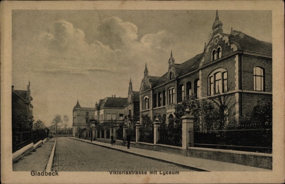 Postcard Gladbeck in the Ruhr area, Viktoriastraße with Lyceum
