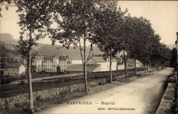 KP Marvejols Lozère, budynek szpitala, drzewa, ulica