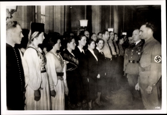 Zdjęcie ministra Rzeszy Rudolfa Hessa, 15. rocznica powstania Związku Studentów Rzeszy, strój siedmiogrodzki, 1941 r.
