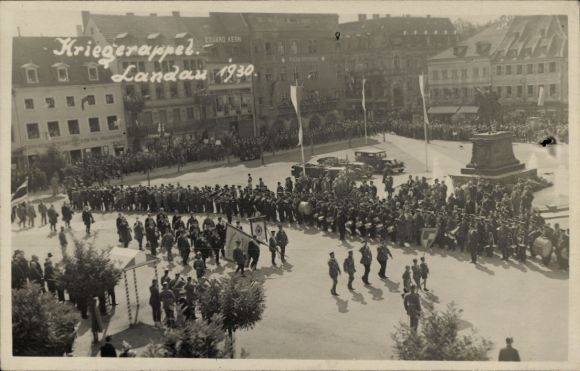 Photo Postcard Landau in der Pfalz, warriors' roll call 1930, market square, monument